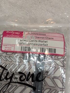 thirty-one Chevron Charm Perfect Cents Wallet - Gray